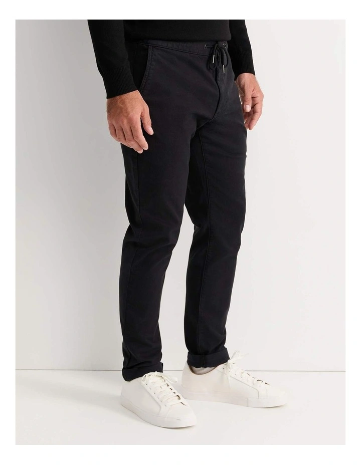 Roger Jogger in Black image 3