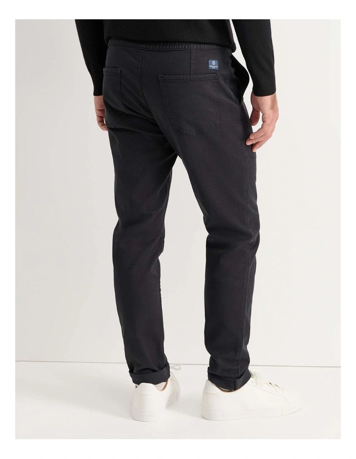 Roger Jogger in Black image 4