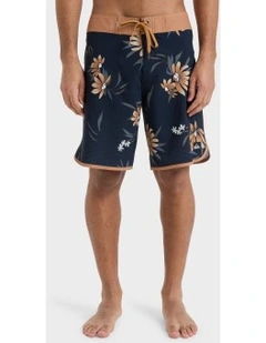 Highline Scallop 19 Boardshorts in Black