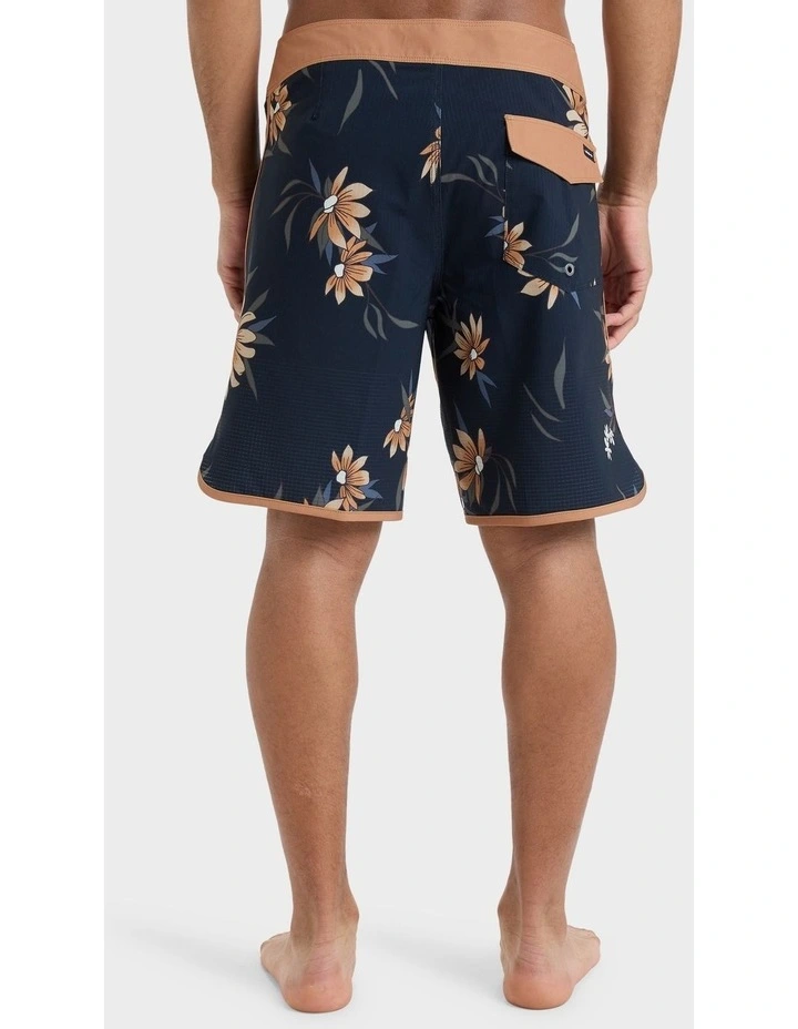 Highline Scallop 19 Boardshorts in Black image 2