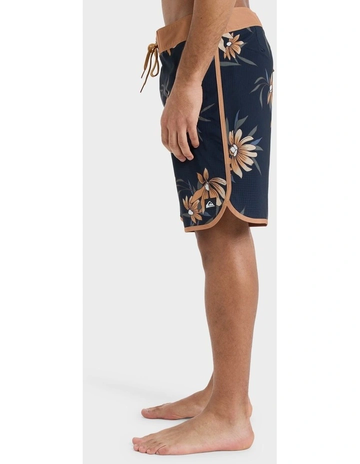 Highline Scallop 19 Boardshorts in Black image 3
