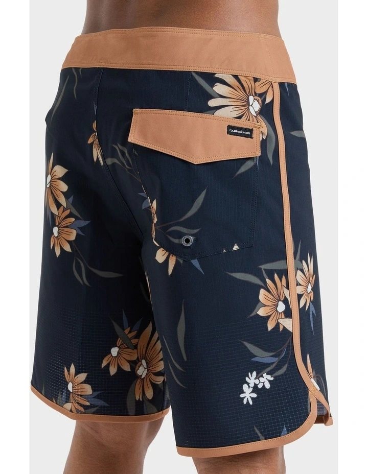 Highline Scallop 19 Boardshorts in Black image 4