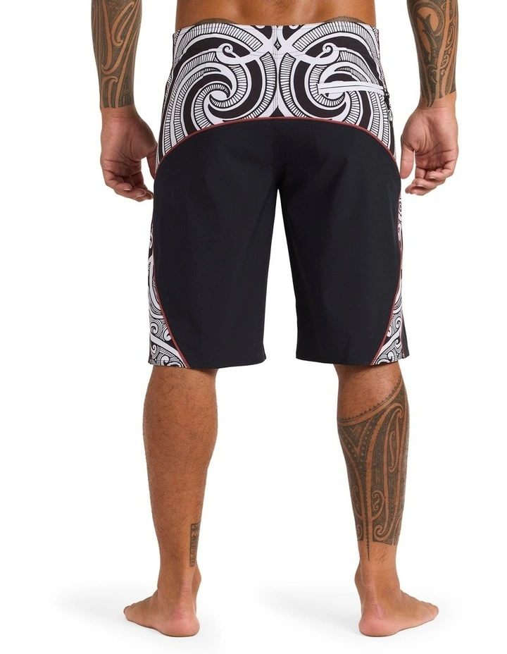 Takarangi Boardshorts 20" in Black image 2