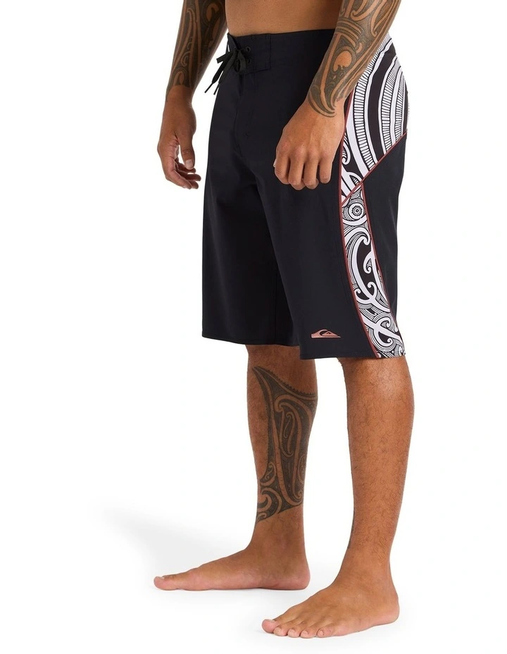 Takarangi Boardshorts 20" in Black image 3