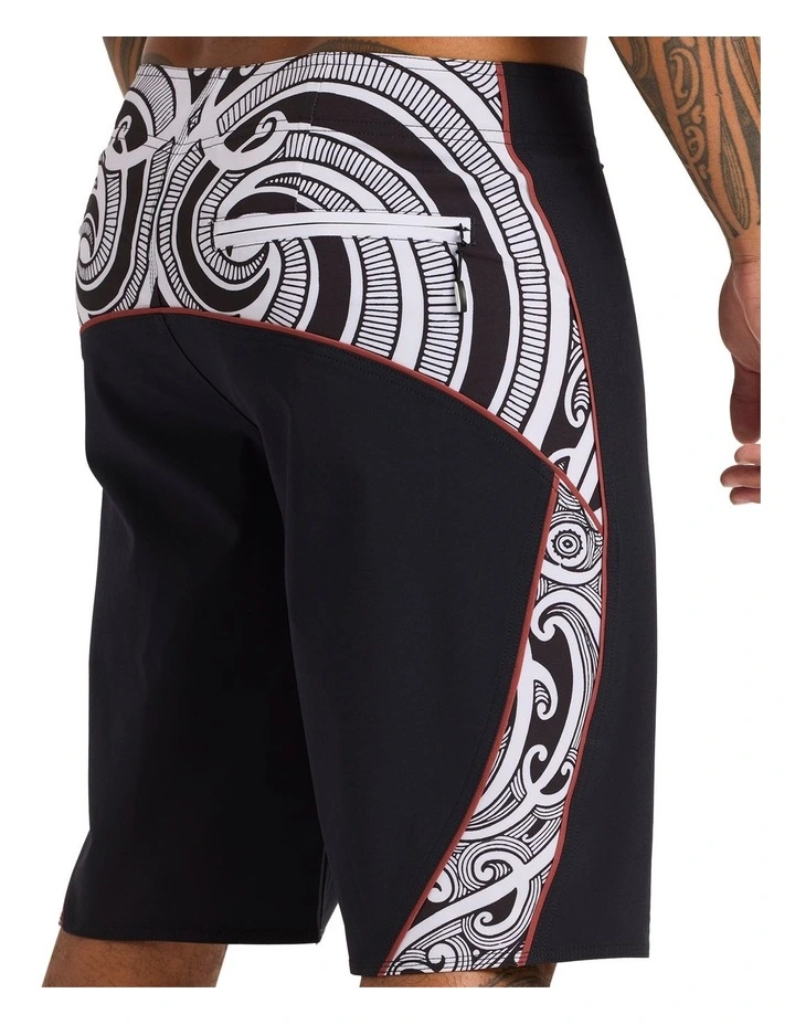Takarangi Boardshorts 20" in Black image 4