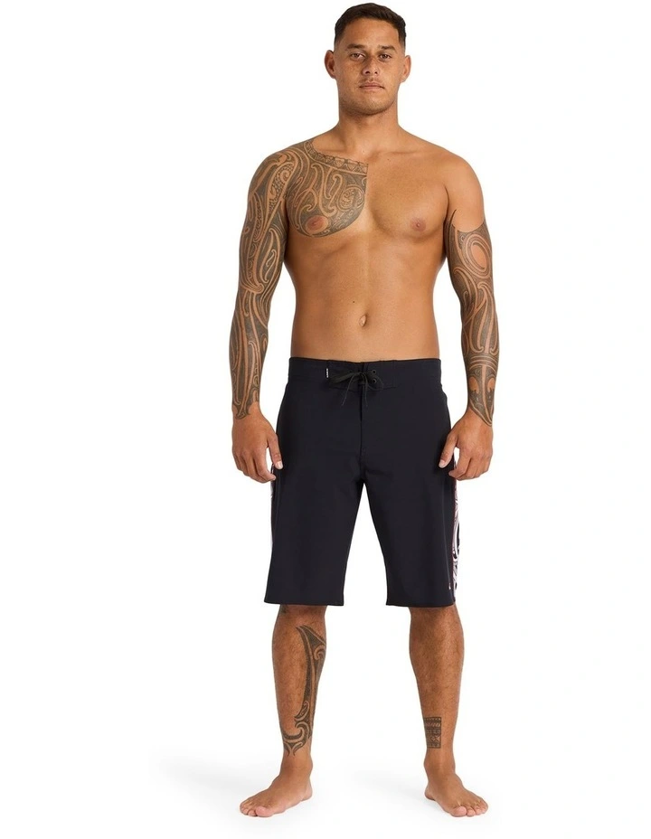 Takarangi Boardshorts 20" in Black image 5
