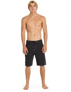 Mercury Boardshorts 21" in Black