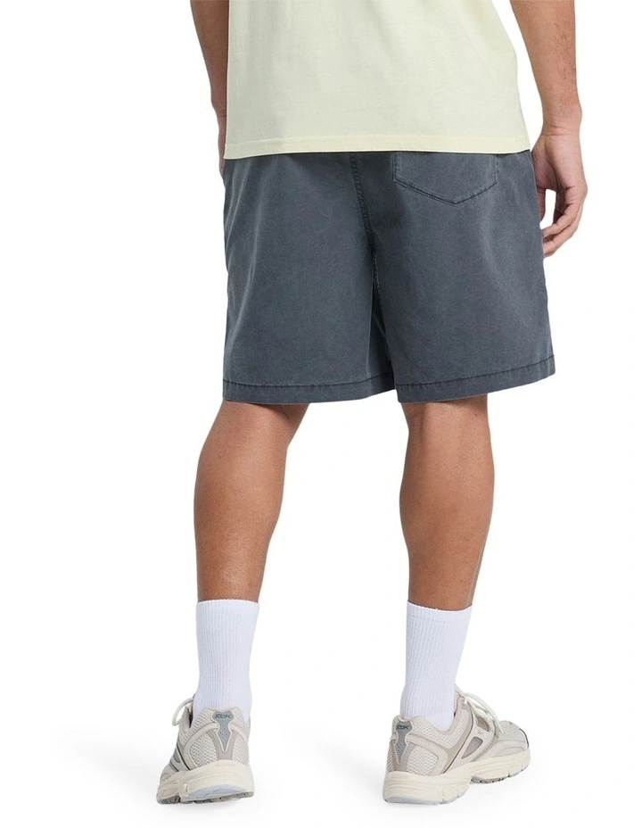 Taxer Walkshorts 19 in Black image 2