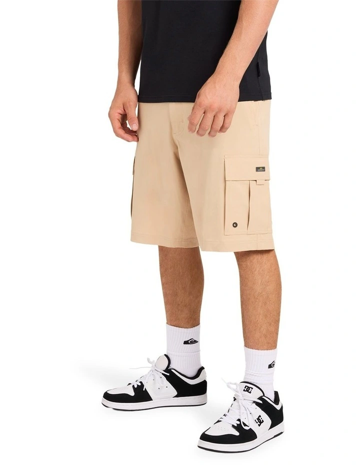 Endurance 20 Walkshorts In Pale Khaki image 3