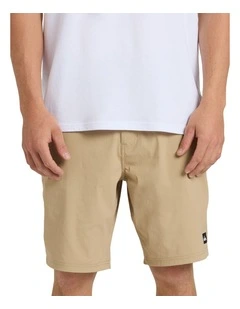 Overcast Amphibian 20 Inch Hybrid Shorts in Pine Bark