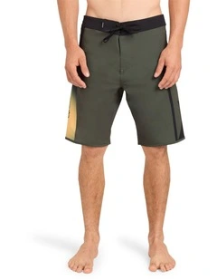 Surfsilk Holmes 20 Inch Boardshorts In Grape Leaf