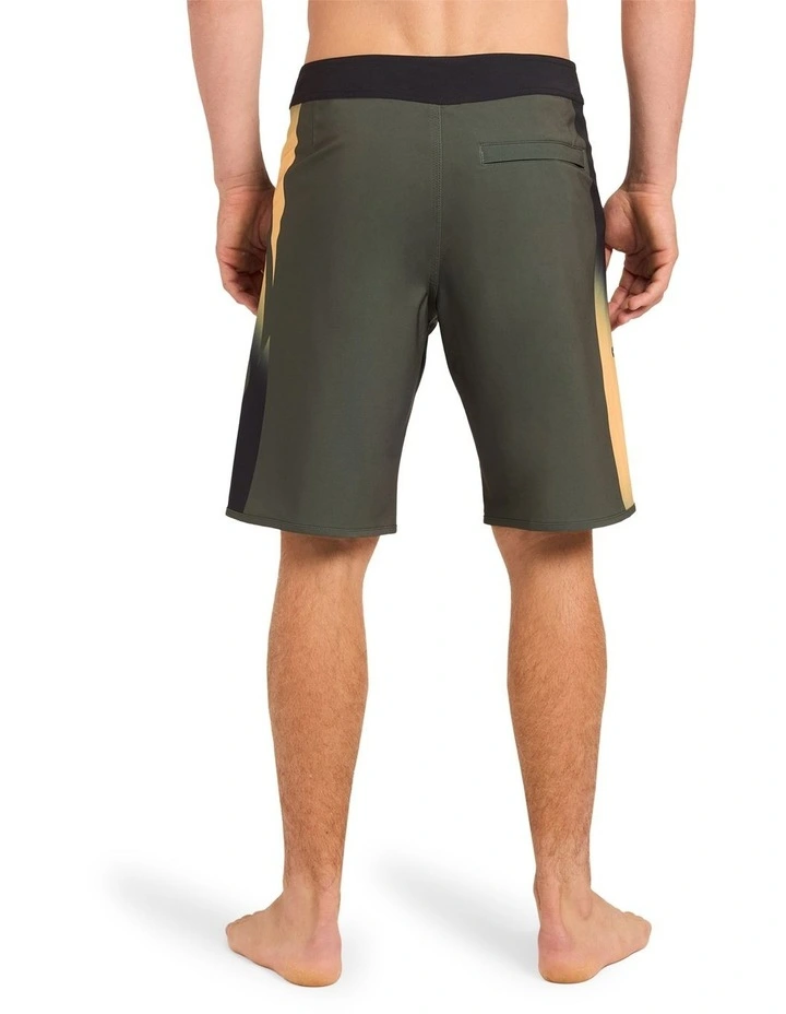 Surfsilk Holmes 20 Inch Boardshorts In Grape Leaf image 2