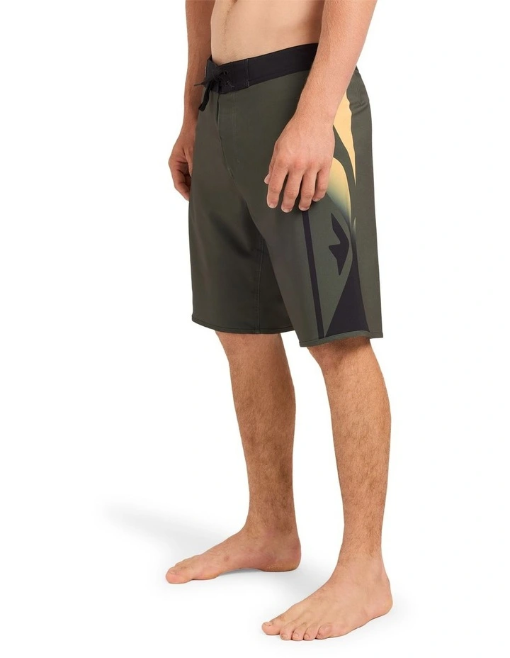 Surfsilk Holmes 20 Inch Boardshorts In Grape Leaf image 3