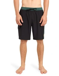 Battler 19 Inch Volley Shorts In Black