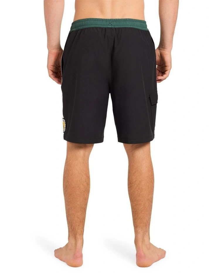 Battler 19 Inch Volley Shorts In Black image 2