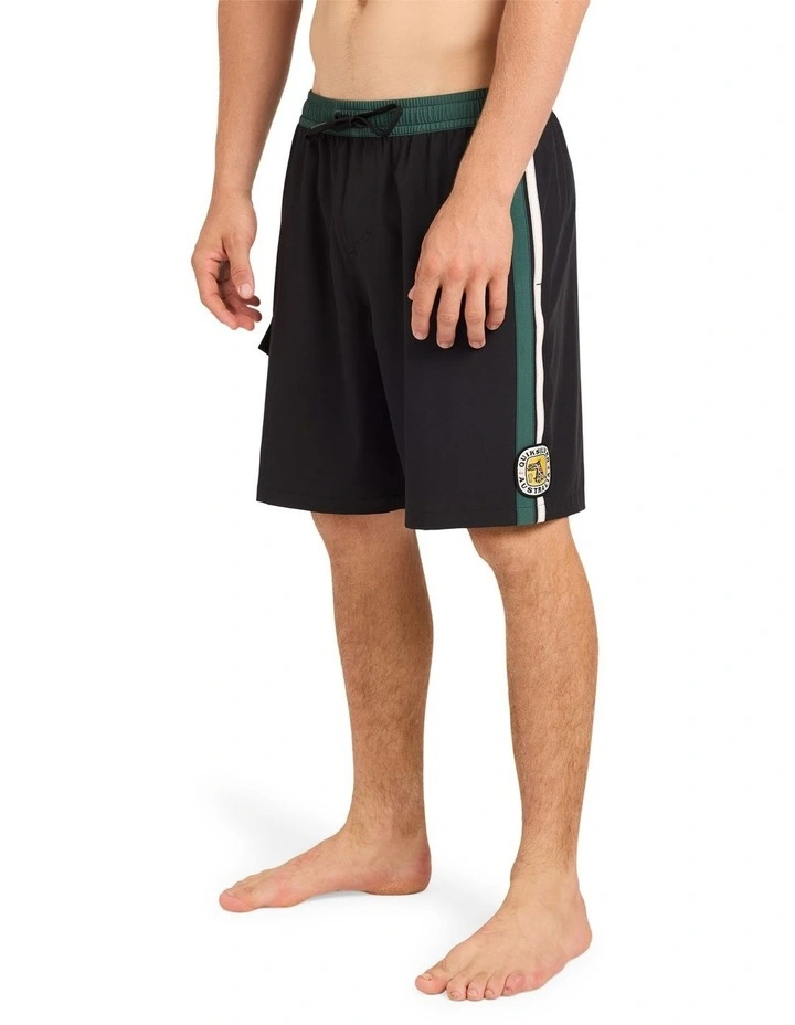 Battler 19 Inch Volley Shorts In Black image 3