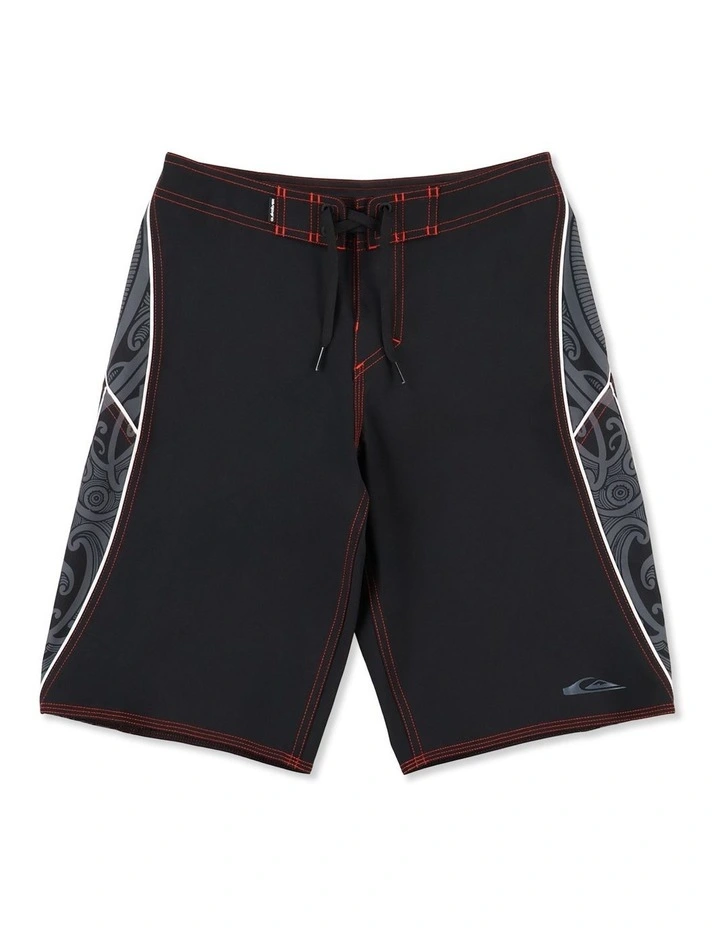 Boys 8-16 Takarangi 19 Inch Boardshorts In Black image 1