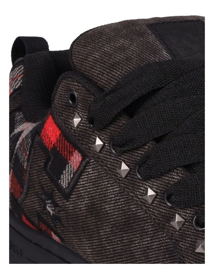 Court Graffik S Skate Shoes In Black image 5