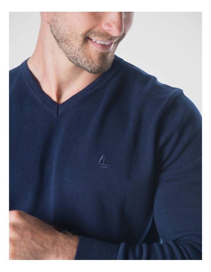 V-neck Jumper in Navy image 4