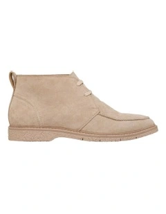Leo Suede Desert Boot in Sand