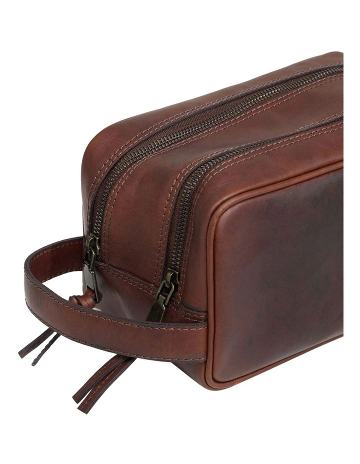 Traveller Leather Wash Bag in Saddle Tan image 2