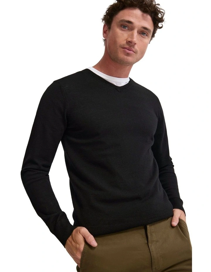 Basic V-Neck Pure Wool Pullover in Black image 4