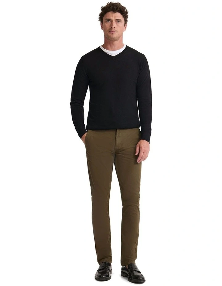 Basic V-Neck Pure Wool Pullover in Black image 5