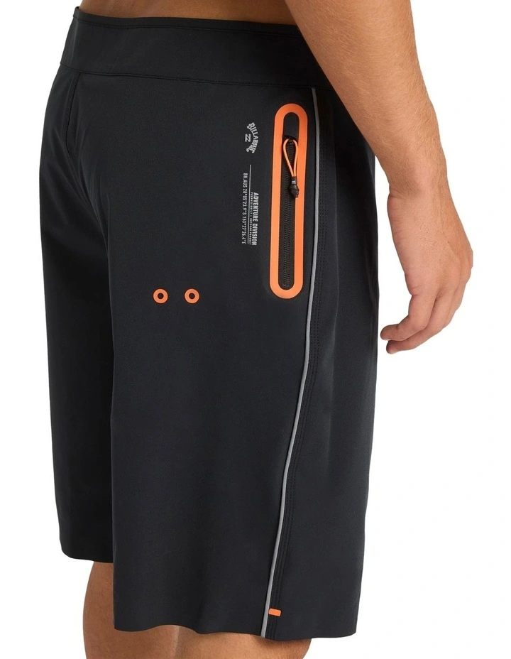 Boat Trip Pro Boardshorts 20 Inch in Black image 4