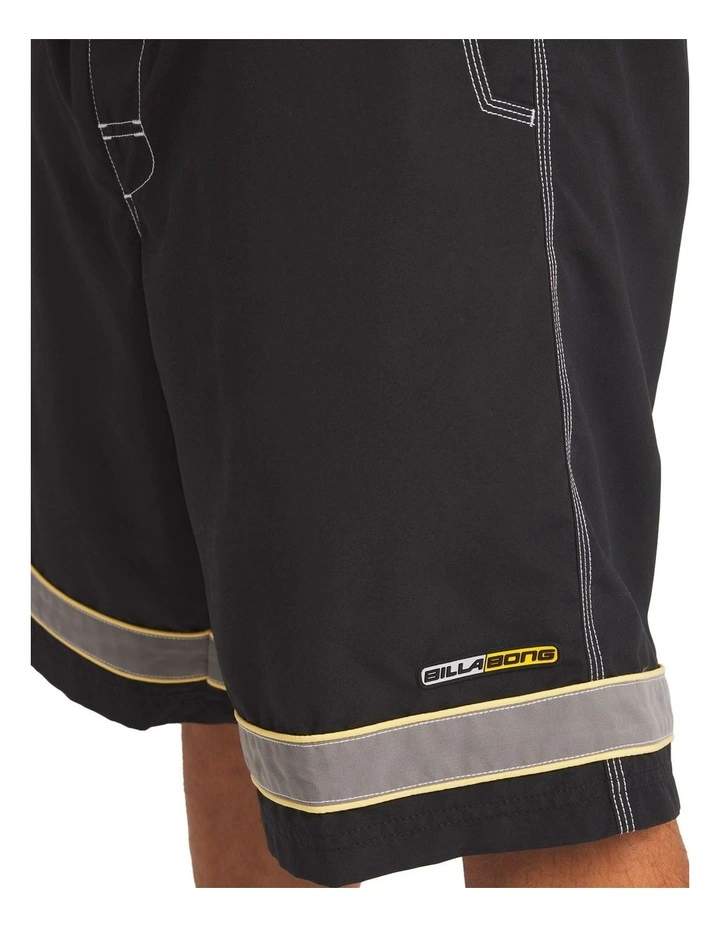 Throw Ons Boardshorts 2.0 21" in Black image 5