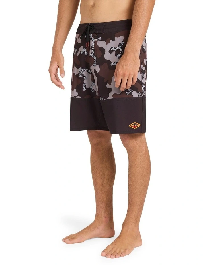 Otis 60/40 Lo Tide Boardshorts In Black image 3