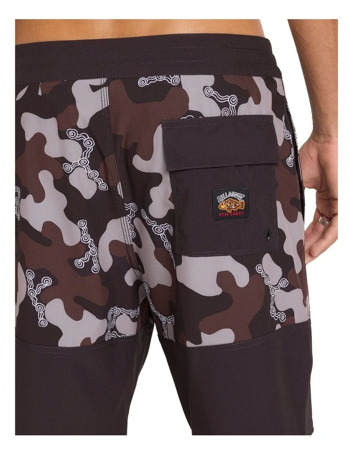 Otis 60/40 Lo Tide Boardshorts In Black image 4