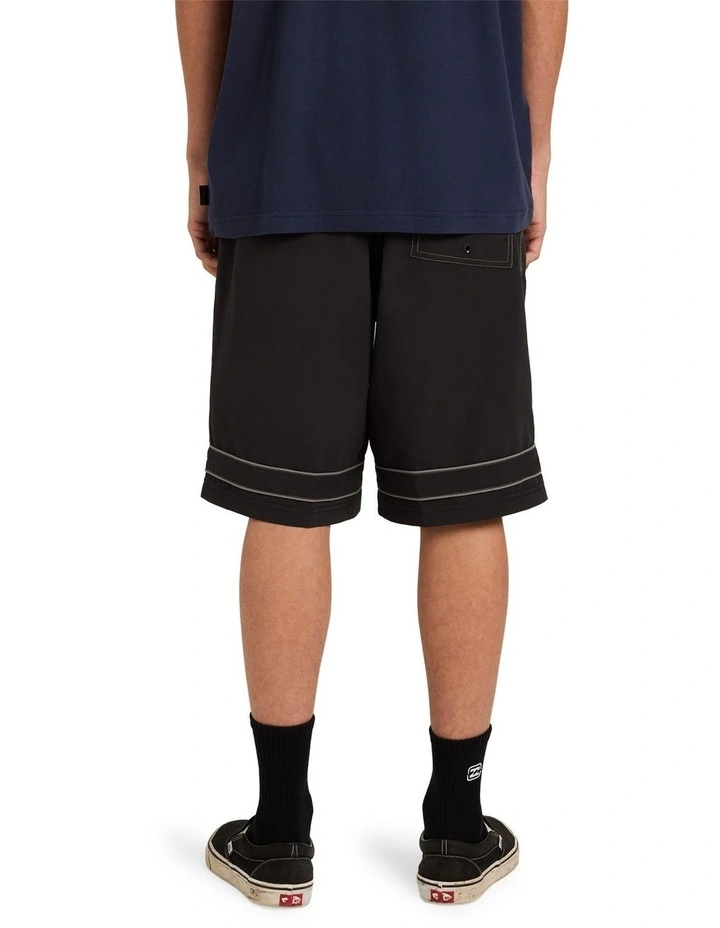 Throw On 2.0 22 Boardshorts In Black image 2