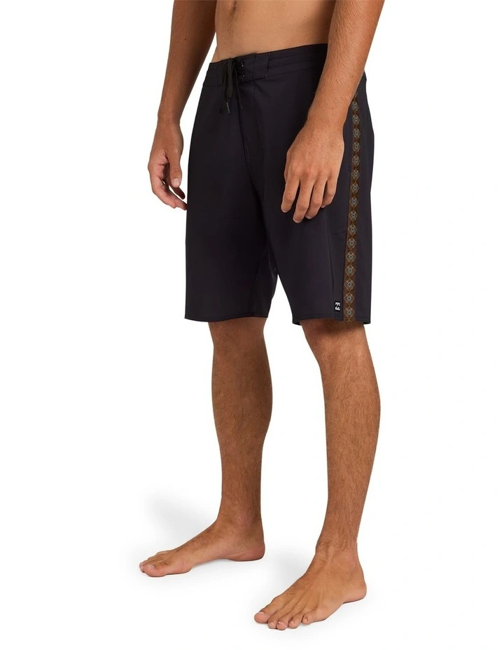 Wategos Lo Tide 17.5 Boardshorts In Black image 3