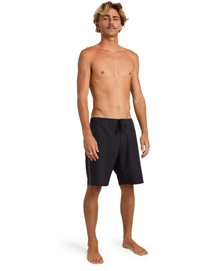 Wategos Lo Tide 17.5 Boardshorts In Black image 5