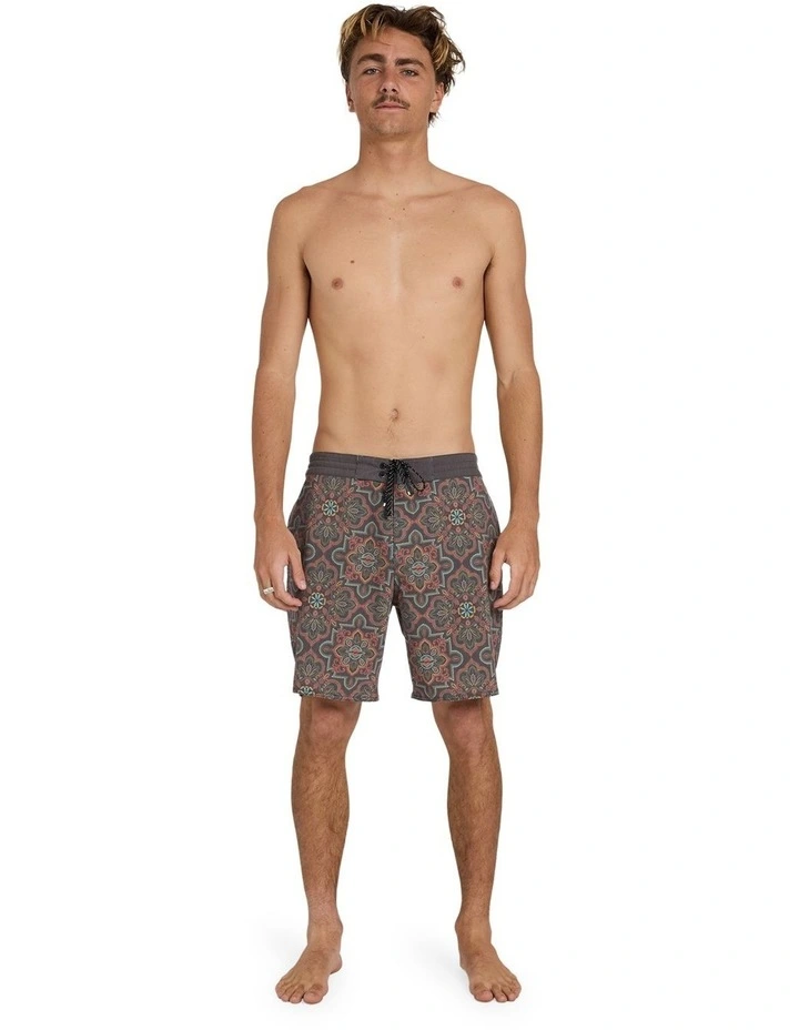 Good Times Lo Tide 17.5 Boardshorts In Slate Black image 5
