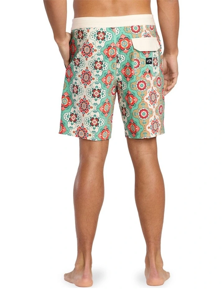 Sundays Lo Tide 18.5 Inch Boardshorts in Sand image 2