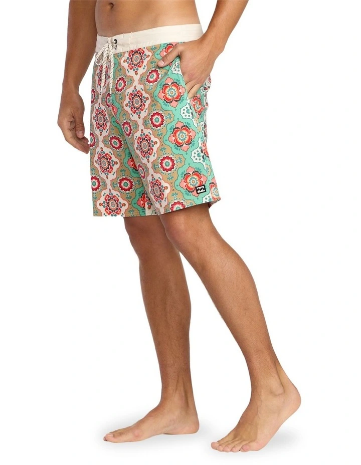 Sundays Lo Tide 18.5 Inch Boardshorts in Sand image 3