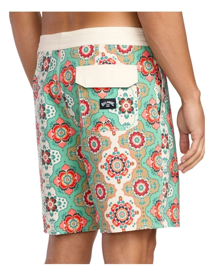 Sundays Lo Tide 18.5 Inch Boardshorts in Sand image 4