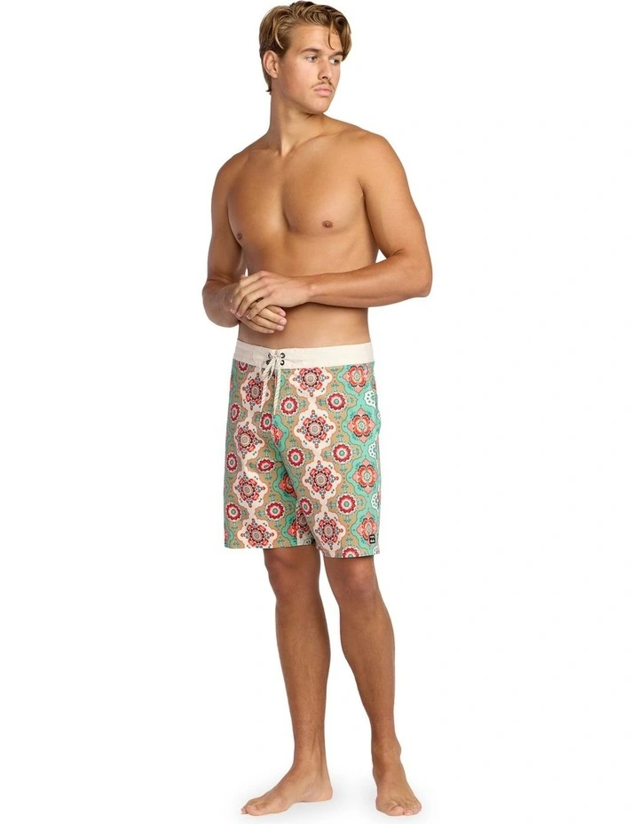 Sundays Lo Tide 18.5 Inch Boardshorts in Sand image 5