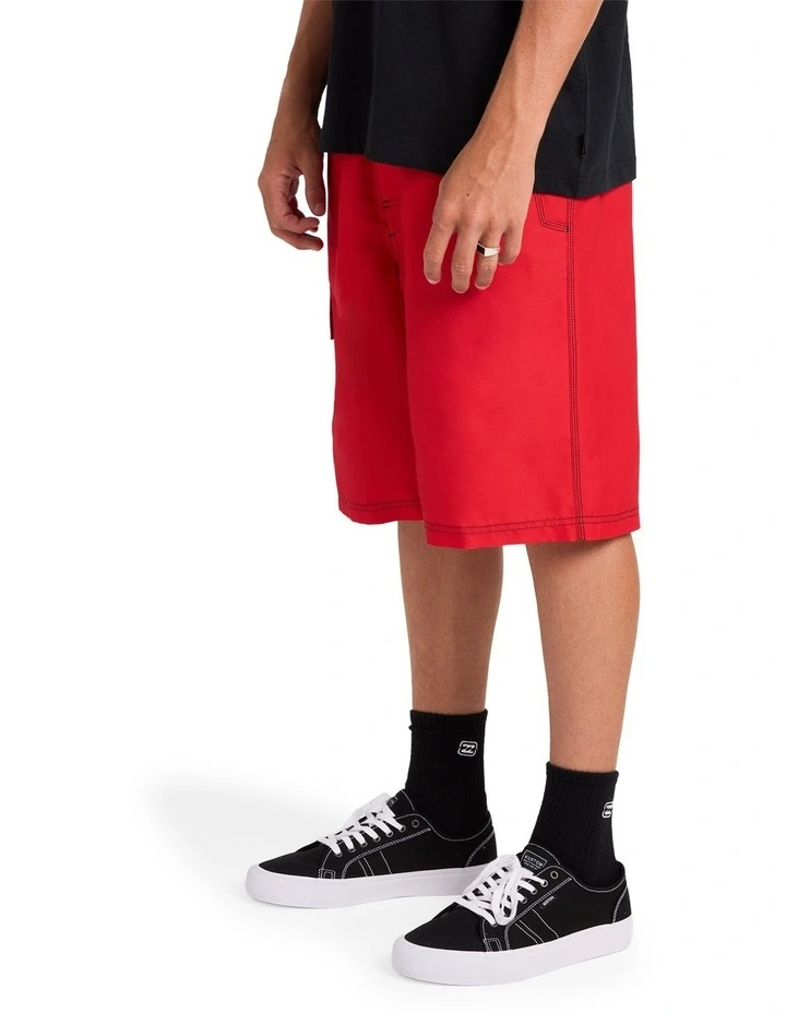 Throw On 22 Inch Boardshorts In Red Core image 3