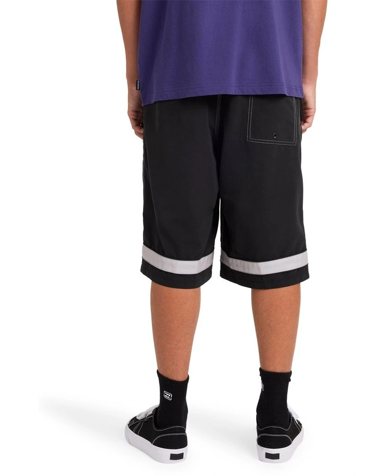 Throw On 2.0 22 Inch Boardshorts In Off Black image 2
