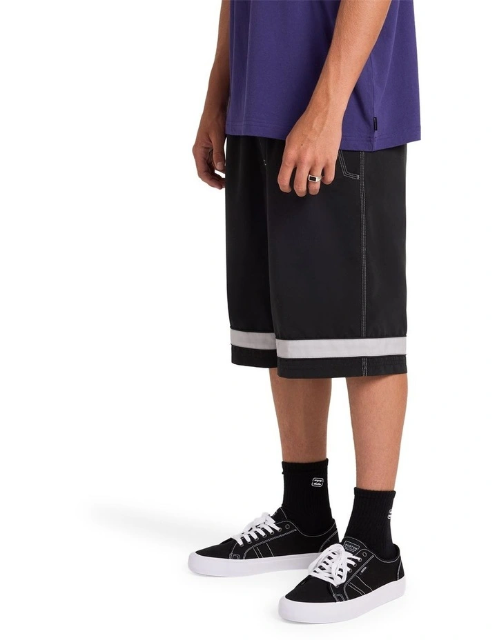 Throw On 2.0 22 Inch Boardshorts In Off Black image 3