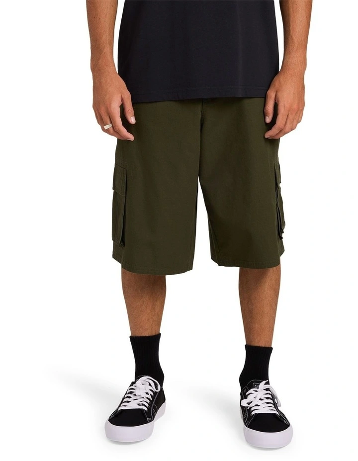 Script Cargo Shorts In Dark Military image 1