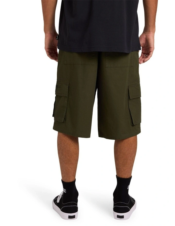 Script Cargo Shorts In Dark Military image 2