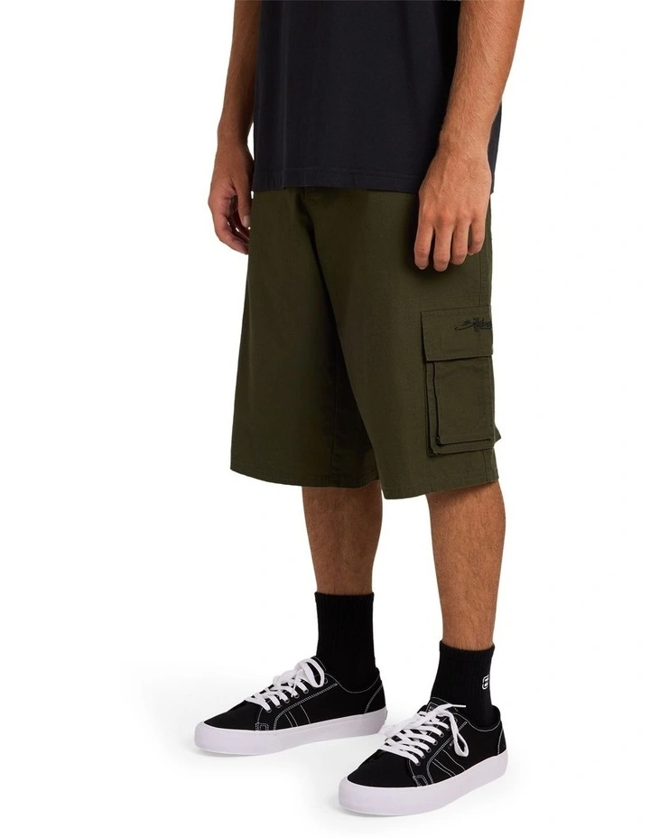 Script Cargo Shorts In Dark Military image 3
