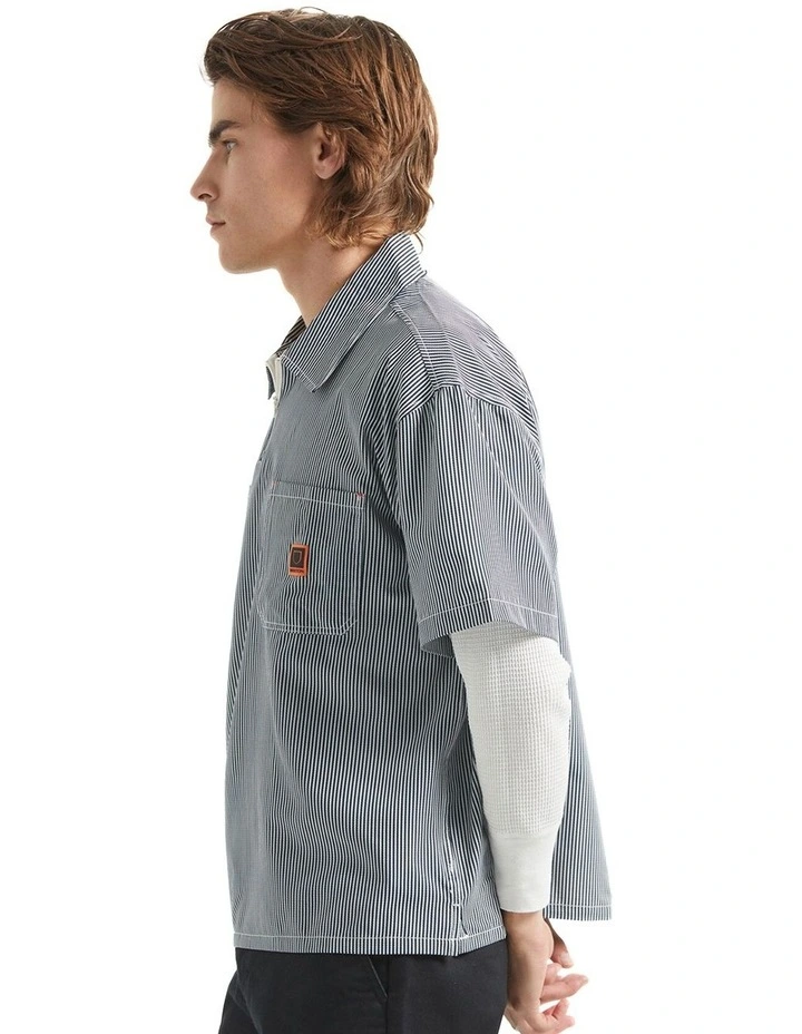 Journey LW Short Sleeve Woven T-shirt in Multi image 3