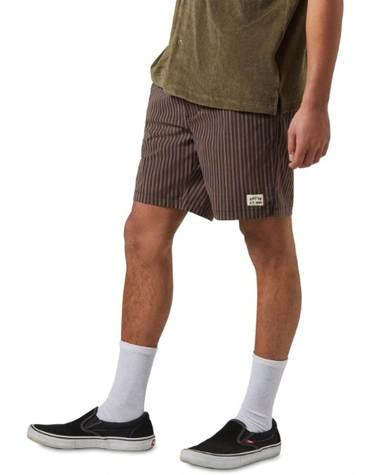 Everyday Hybrid Short 7Inch in Washed Navy image 3