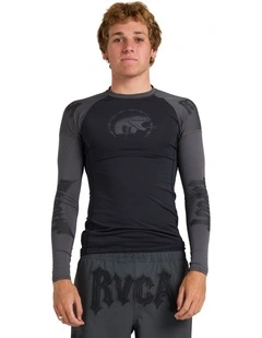 Tapout Long Sleeve Rashguard in Black
