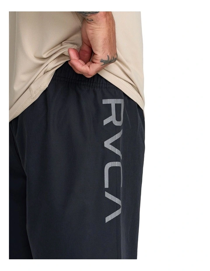 Scrapper II Walkshorts in Black image 4