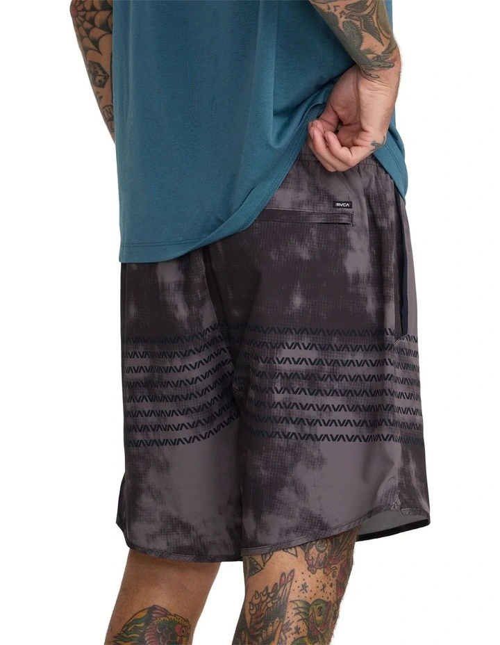 Yogger Stretch 17 Sports Shorts in Balsam Green image 4